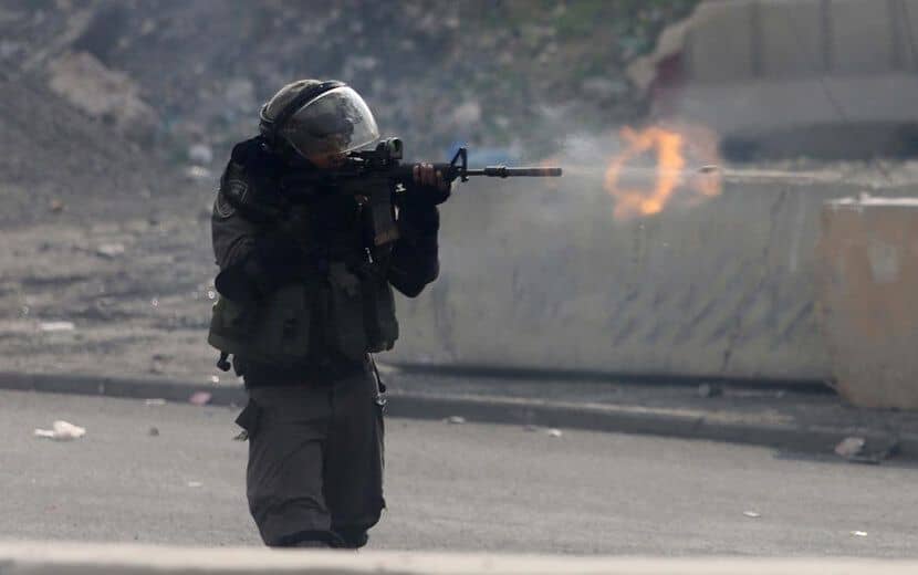 “İsrail” Ramallah’ta Gerçek Mermilerle Saldırdı