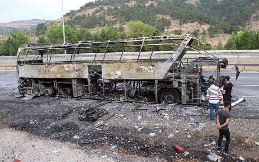 Bir Otobüs Daha Yandı