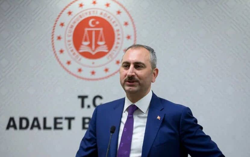 Adalet Bakanı Twitter’da Adalet Arayanları Eleştirdi