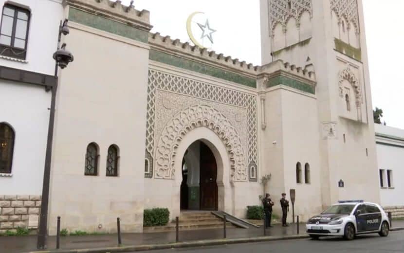 Fransa’da Bir İmam “Okuduğu Ayet Cumhuriyete Aykırı” Denerek Görevinden Alındı