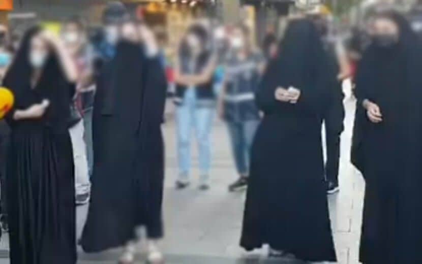Çıplaklığa Medeniyet Diyen İslam Düşmanlarından Tesettüre Hakaret