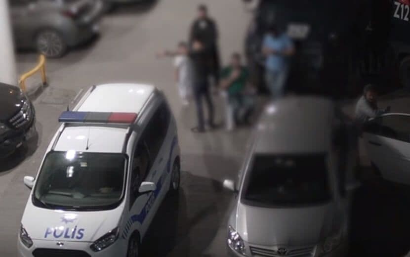 Teravih Namazı Vakti Polis Baskını!
