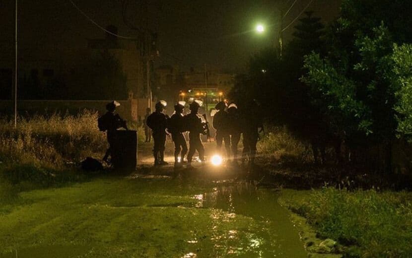 İşgal Güçleri Evleri Bastı: 16 Filistinli Müslümanı Gözaltına Aldı