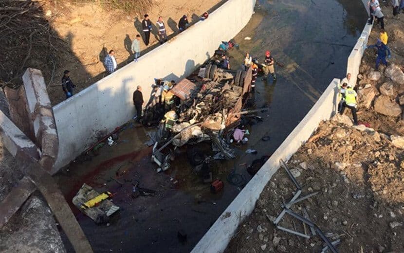 Göçmen Dolu Kamyon devrildi: 22 Ölü