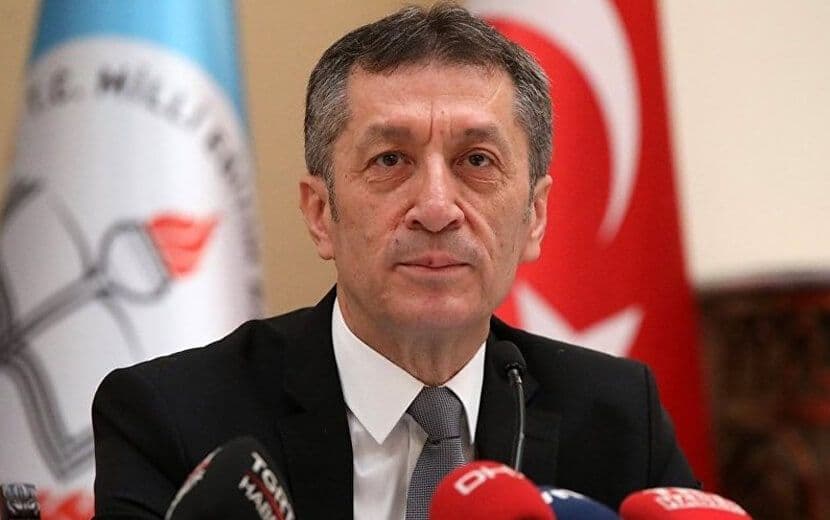 “Andımız Çağdışı” Diyen Bürokratlar Görevden Alındı