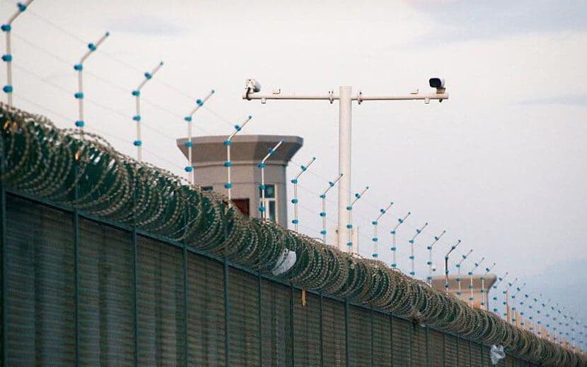 Çin Toplama Kamplarını Çöllere Kuruyor