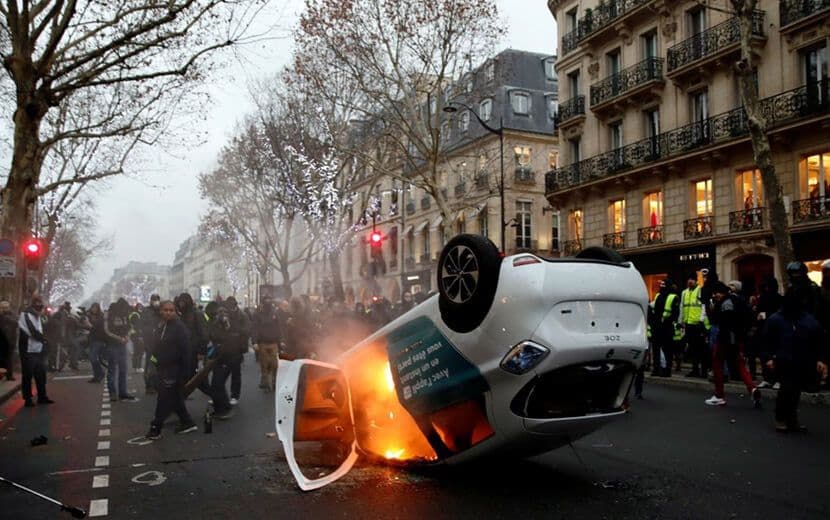 ‘Laikliğin Merkezi’ Fransa, Yine Savaş Alanına Döndü