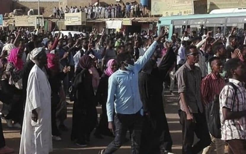 Sudan’da 11 Şehirde Halk Sokağa İndi