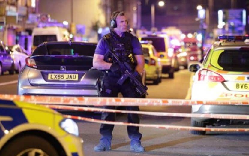 İngiltere’de Teravih Namazında Camiye Silahlı Saldırı Girişimi
