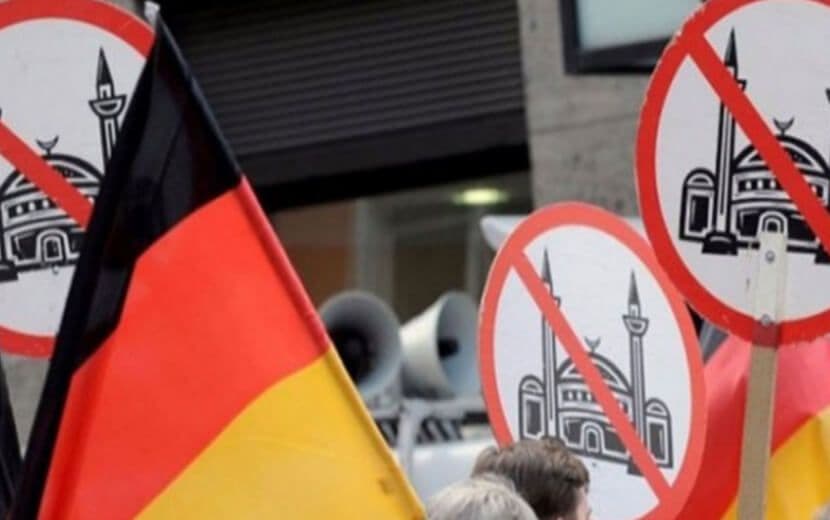 Almanya’da Müslümanlar Tehdit Edildi