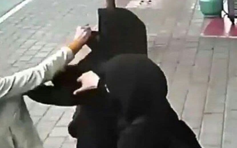 Tesettüre Bir Saldırı Daha