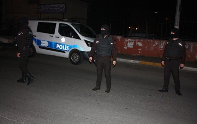 4 Polisten Mısırlı Kardeşlere Zulüm