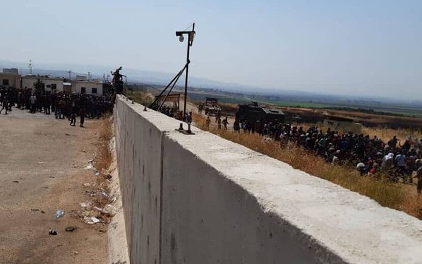 Mazlumlar Esed İle Duvar Arasında