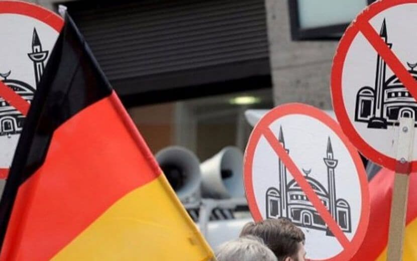 Almanya’da Camiye Saldırı