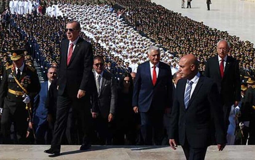 10 Kasım İbadete Dönüştü