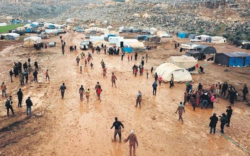 İdlib’den Türkiye Sınırına Göç: 300 Bini Aştı!