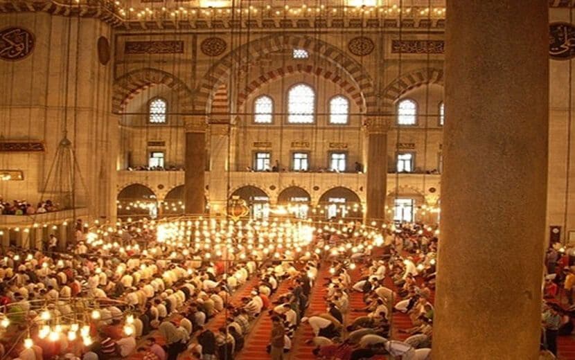 Camilerde Cemaatle Namaza Ara Verildi