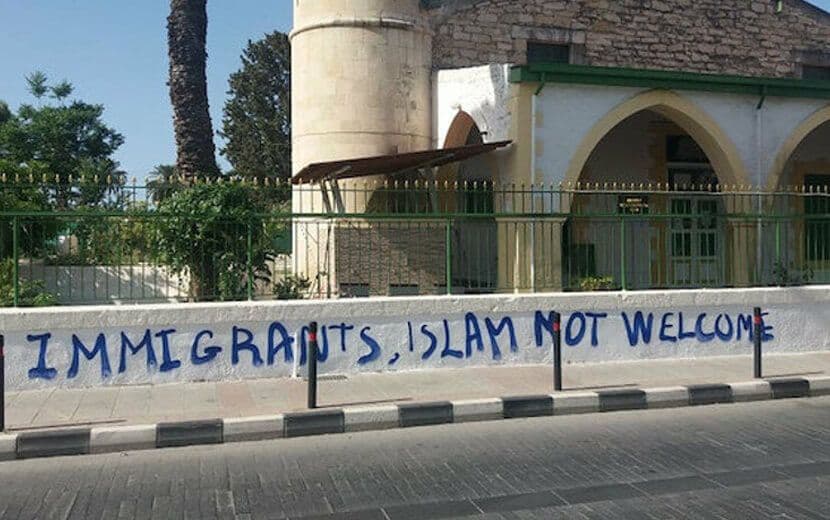 Kıbrıs’ta Camilere Çirkin Saldırı