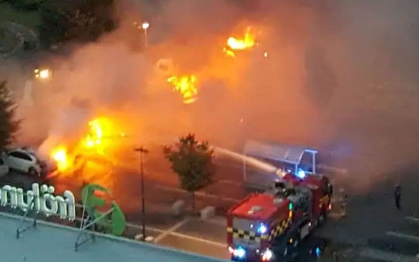 İsveç’teki Protestolarda 30 Araç Yakıldı!