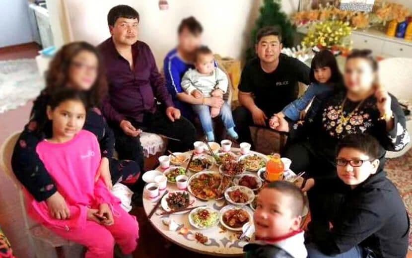 Çin Yönetimi Memurları Uygurlu Müslümanların Evlerinde Zorla Kalıyor!