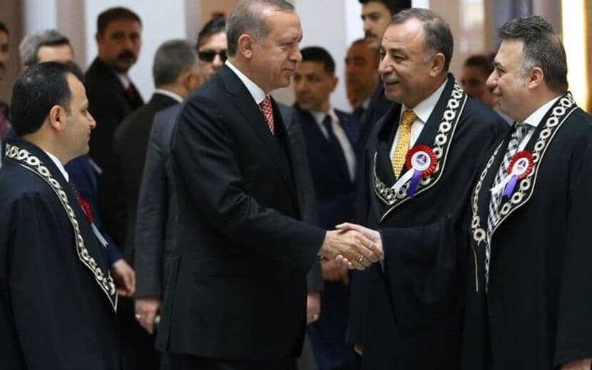 AYM-İktidar Tartışması Alevlendi: “Işıklar Yanıyor”