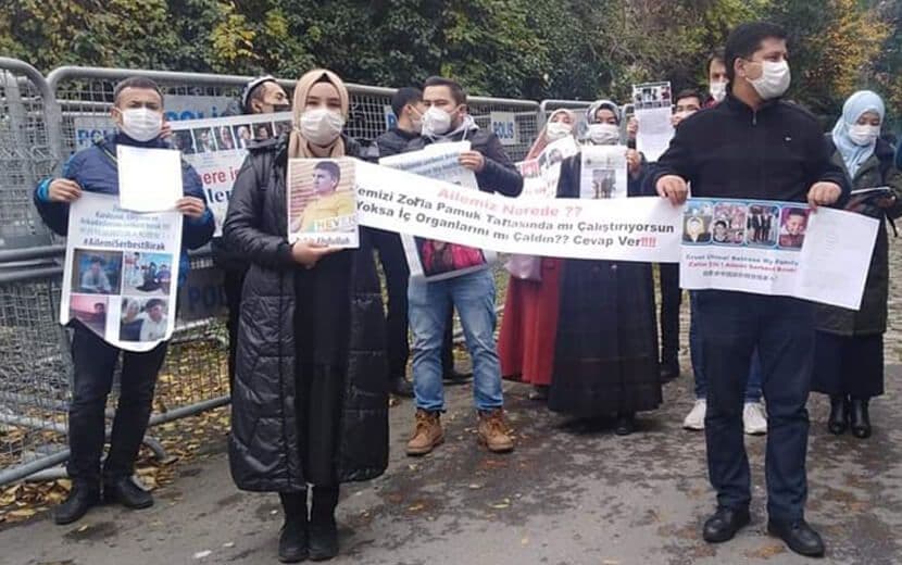 Müslüman Uygurlar Günlerdir Çin Konsolosluğu Önünde