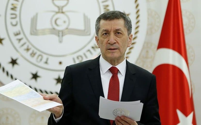 MEB’den Büyük Hizmet!: İnternette Bayrak Töreni