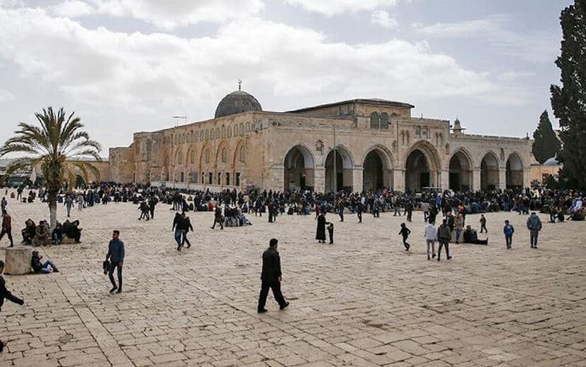 Filistin Yönetimi “Cuma Namazını” Yasakladı, Namaz Kılanları Copladı!