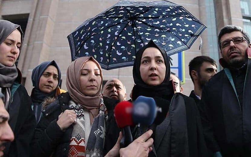 Başörtülü Öğretmene Saldıran Kadına Ödül Gibi Ceza!