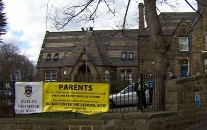 İngiltere’de Rasulullah’a Karikatürle Hakaret Eden Öğretmen Açığa Alındı