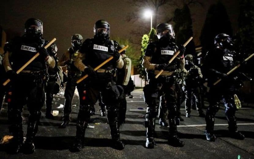 ABD’de Bir Siyahi Daha Öldürüldü ‘Sokağa Çıkma Yasağı’ İlan Edildi!