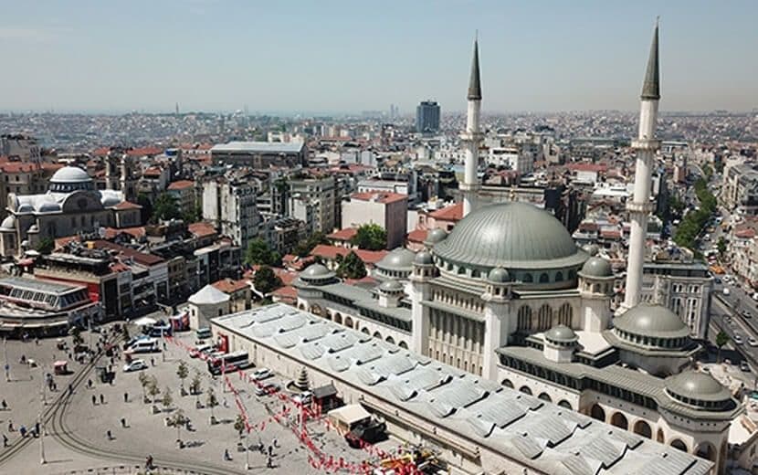 Taksim Camii İbadete Açıldı