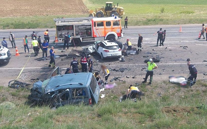 Sivas’ta Trafik Kazası:  9 Kişi Hayatını Kaybetti