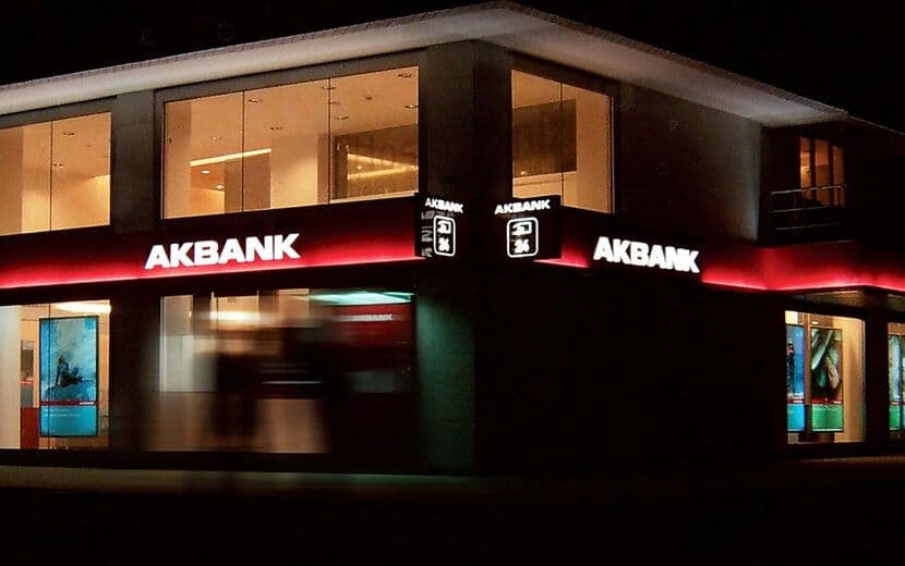 Akbank’ta 43 Saatlik Kesinti: "Yazılım Güncellemesi Sistemi Çökertti"