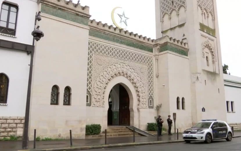 Fransa’da Bir İmam “Okuduğu Ayet Cumhuriyete Aykırı” Denerek Görevinden Alındı