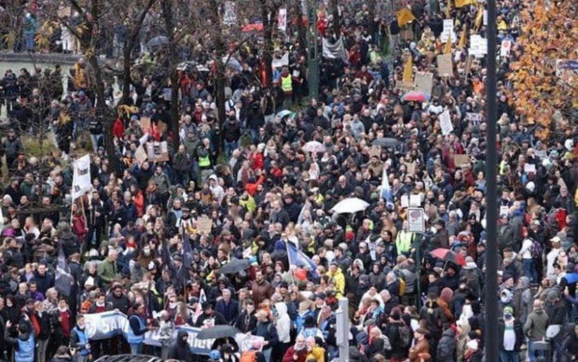 Belçika’da Kovid-19 Kısıtlamaları Protesto Edildi!