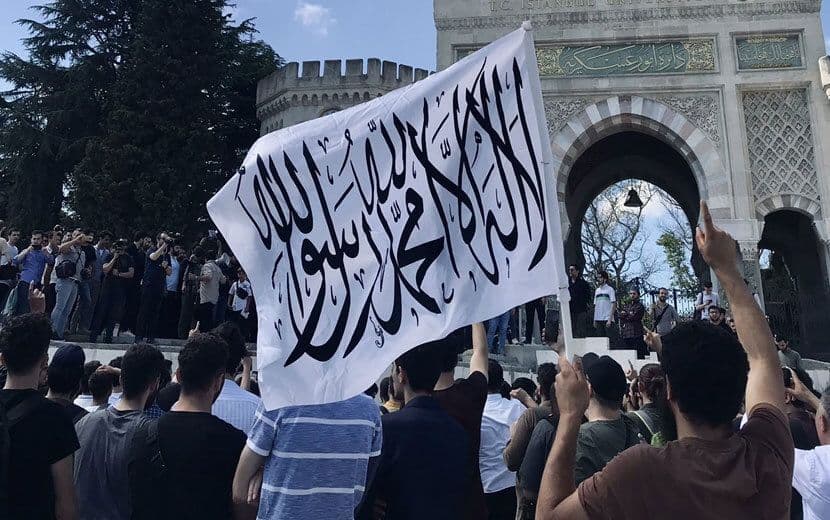 Beyazıt’ta Müslümanlar Sapkınlığa Dur Dedi