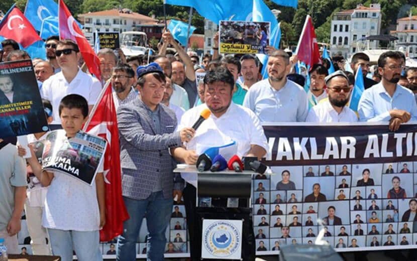 Çin Konsolosluğu Önünde Protesto: “Soykırıma Sessiz Kalma”
