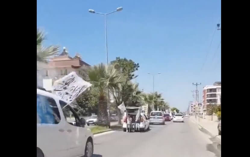 İslam Düşmanları Rasulullah’ın Sancağını Hazmedemedi