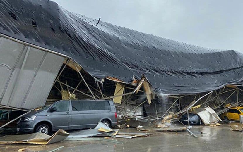 Bursa’da Fırtına: Şehirlerarası Otobüs Terminali’nin Çatısı Çöktü