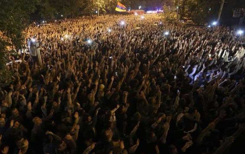 Ermenistan’da Protestocular Paşinyan’ın İstifasını İstedi