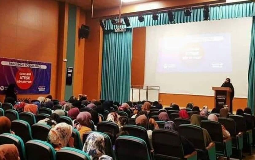 Köklü Değişim Kadın Kolları’ndan Şanlıurfa’da Geniş Katılımlı Panel: “Kuşaktan Kuşağa Savrulan Gençlik”