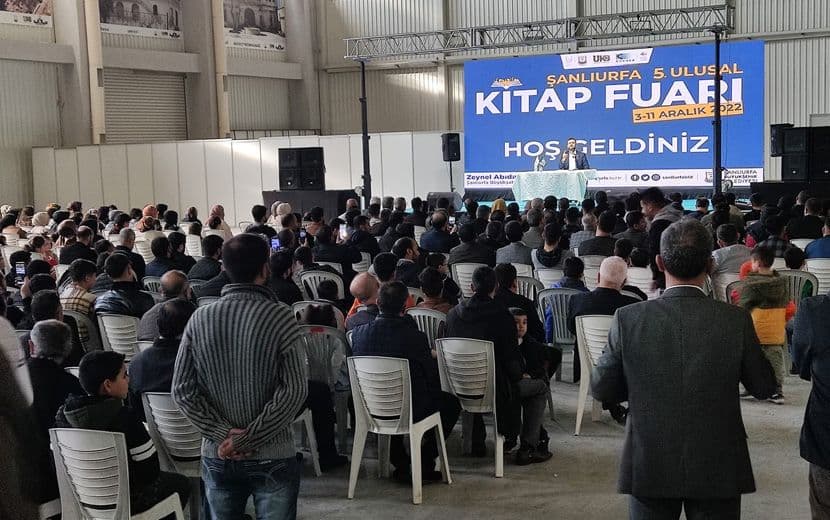 Köklü Değişim, Şanlıurfa Kitap Fuarı’nda “İnsanlığın İslam’a Olan İhtiyacı” Başlıklı Panel Düzenledi 