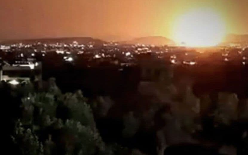 ‘İsrail’, Şam Kırsalını Bombaladı, Hava İndirme Yaptı ve Çekildi