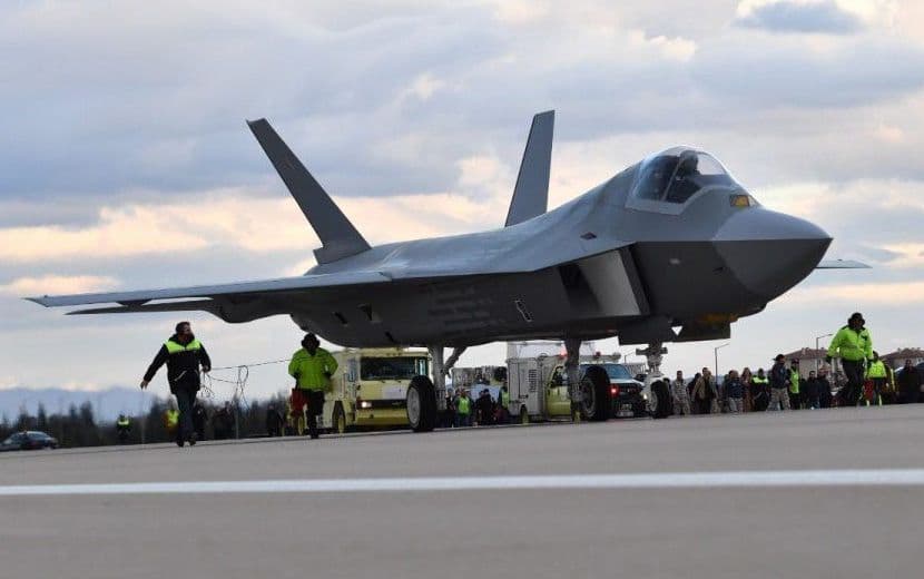 Milli Muharip Uçak Piste Çıktı