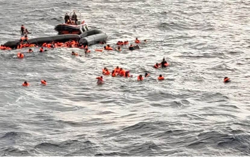 Libya Açıklarında Göçmen Teknesi Battı: 74 Ölü