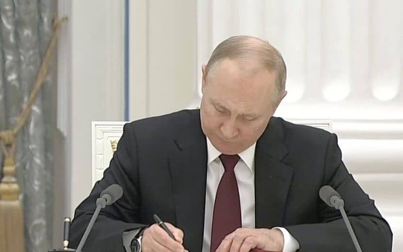 Putin, Donetsk ve Luhansk’ın İşgal Edilmesi Emrini Verdi