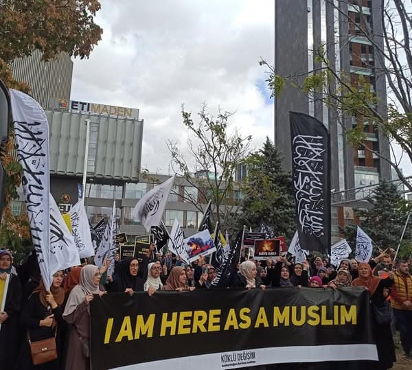 Köklü Değişim Kadın Kolları, ABD Elçiliği Önünde Blinken'ın Gelişini Proteste Etti!