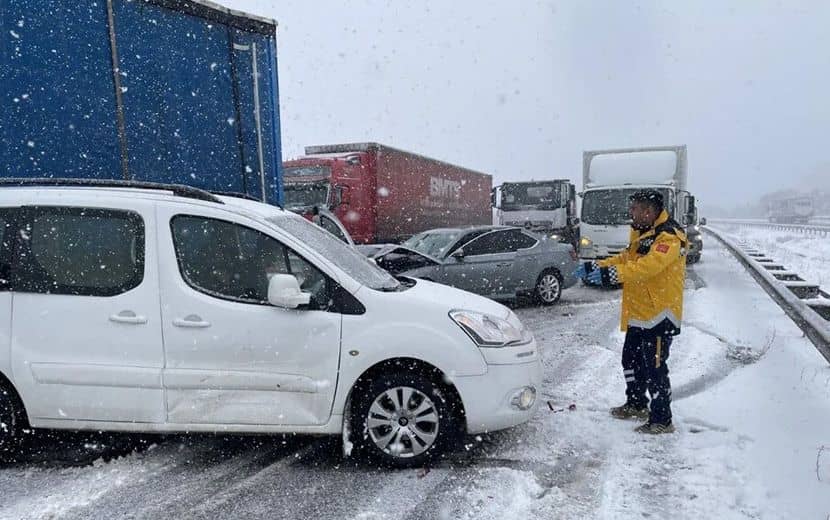 Anadolu Otoyolu’nda Zincirleme Kaza: 10 Yaralı