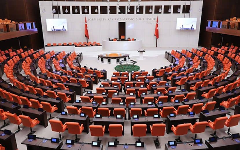Başörtüsüne Anayasa Güvencesi Teklifi Komisyon’da Kabul Edildi